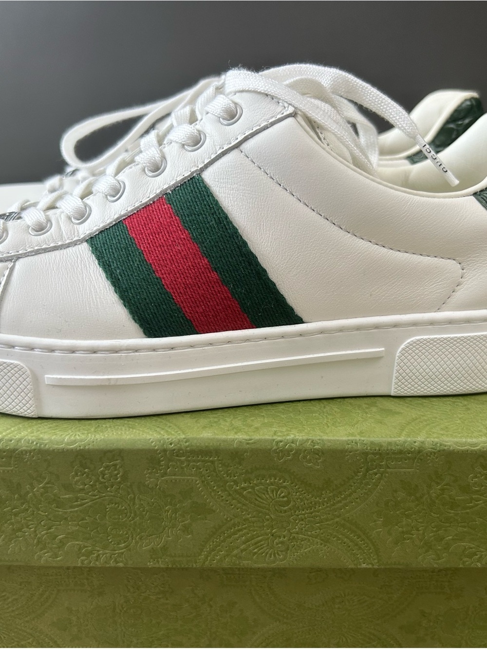 Gucci White Leather Sneakers with Green & Red Web Stripe Women’s